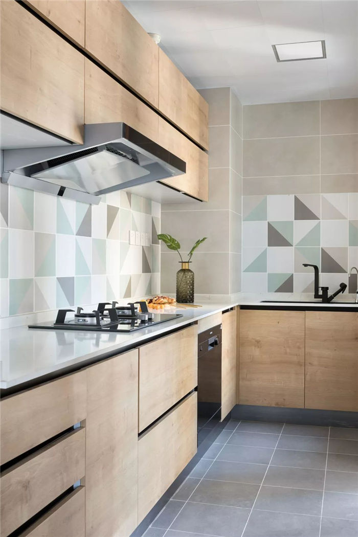 100�O���±��W�L